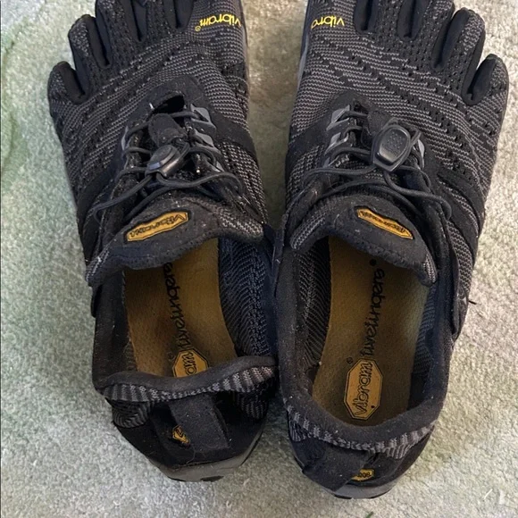 Vibram Black FiveFingers Toe Shoes - Picture 5 of 7